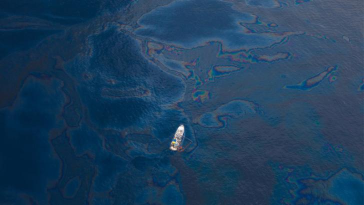oil spill on the oceam