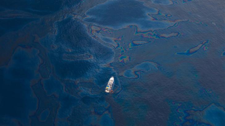 oil spill on the oceam