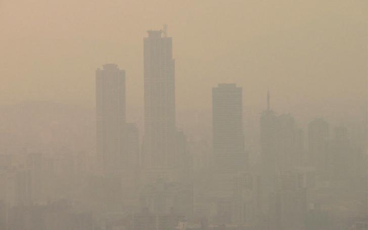smog surrounding buildings, outdoor air pollution, types of air pollution